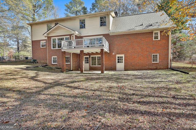 190 Willow Lake Lane, Sharpsburg, GA 30277