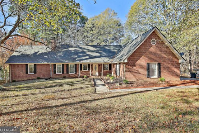 190 Willow Lake Lane, Sharpsburg, GA 30277
