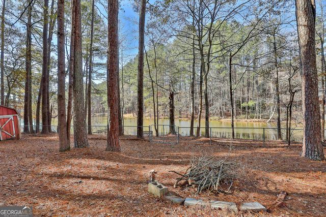 190 Willow Lake Lane, Sharpsburg, GA 30277