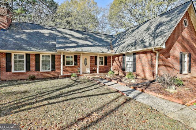 190 Willow Lake Lane, Sharpsburg, GA 30277