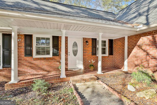 190 Willow Lake Lane, Sharpsburg, GA 30277