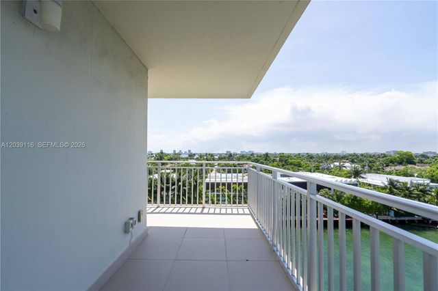 9500 W Bay Harbor Drive 7D, Bay Harbor Islands, FL 33154