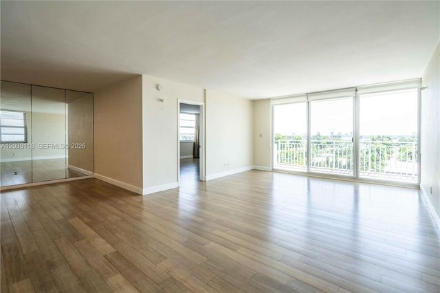 9500 W Bay Harbor Drive 7D, Bay Harbor Islands, FL 33154
