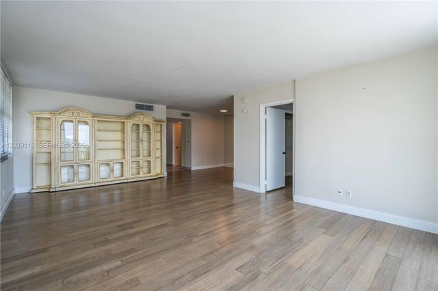 9500 W Bay Harbor Drive 7D, Bay Harbor Islands, FL 33154