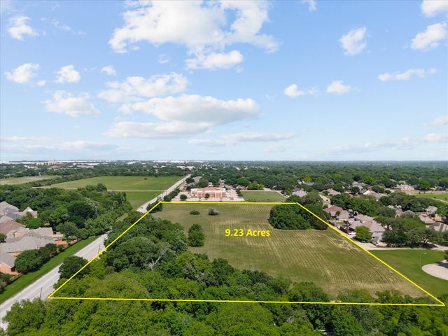 699 W Wintergreen Road, Desoto, TX 75115