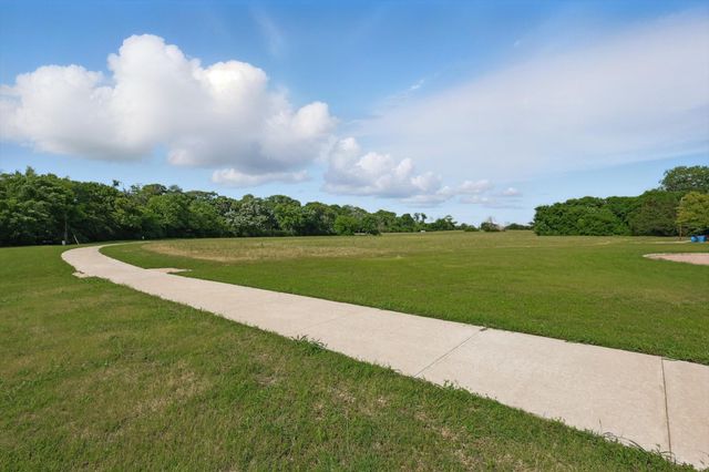 699 W Wintergreen Road, Desoto, TX 75115