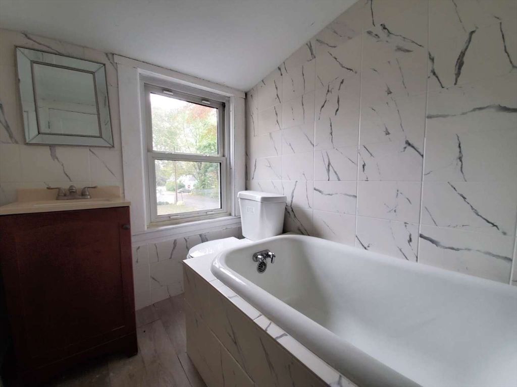 19 Wallis Park, Lunenburg, MA 01462