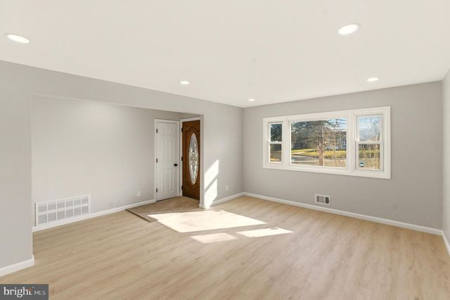 102 DAWN DR, Mount Holly, NJ 08060