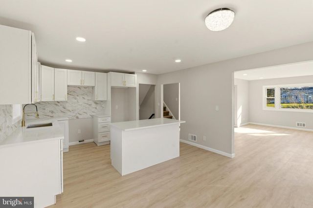 102 DAWN DR, Mount Holly, NJ 08060