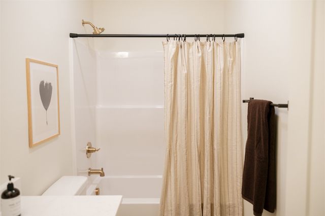 256 S Zinnia Court, West Des Moines, IA 50266