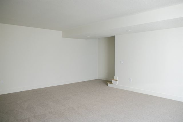 256 S Zinnia Court, West Des Moines, IA 50266