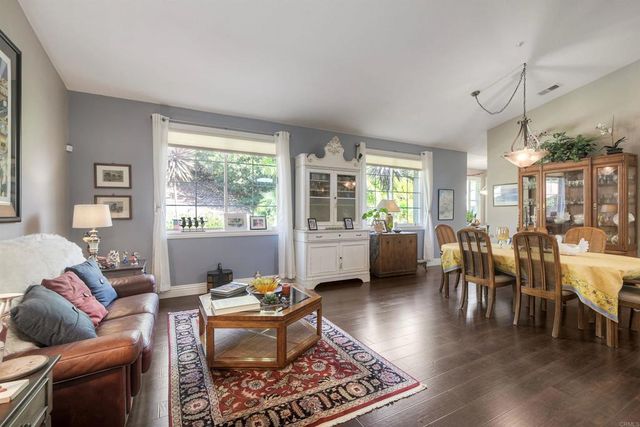 1061 Via Carina, Vista, CA 92081
