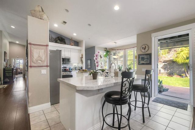 1061 Via Carina, Vista, CA 92081