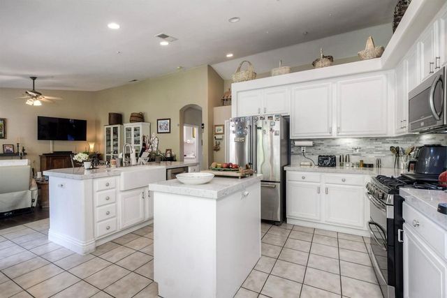 1061 Via Carina, Vista, CA 92081