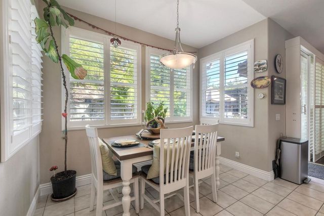1061 Via Carina, Vista, CA 92081