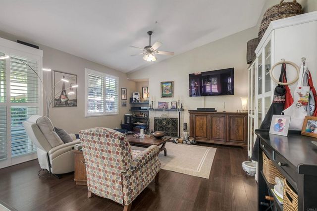 1061 Via Carina, Vista, CA 92081