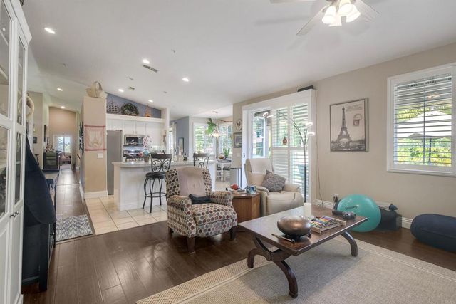 1061 Via Carina, Vista, CA 92081