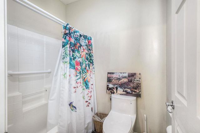 1061 Via Carina, Vista, CA 92081