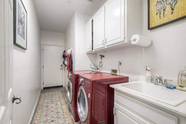 1061 Via Carina, Vista, CA 92081