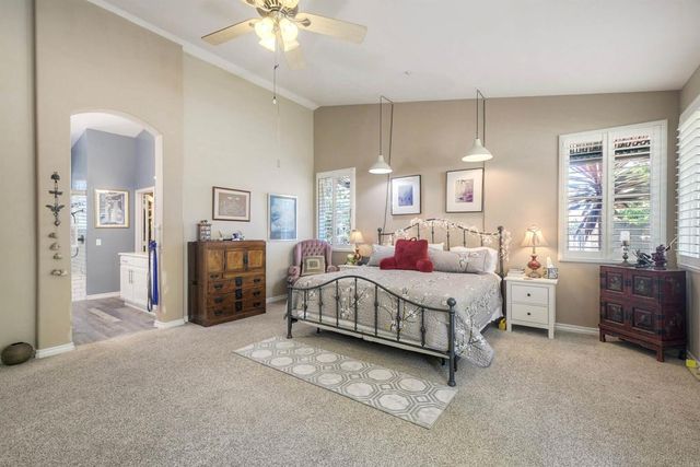 1061 Via Carina, Vista, CA 92081