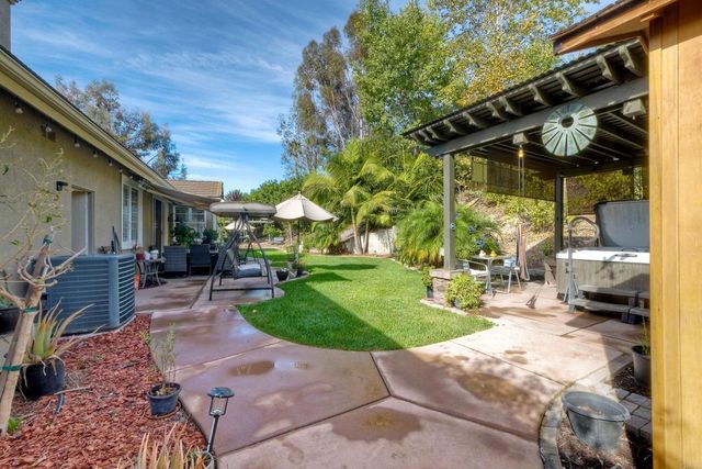 1061 Via Carina, Vista, CA 92081