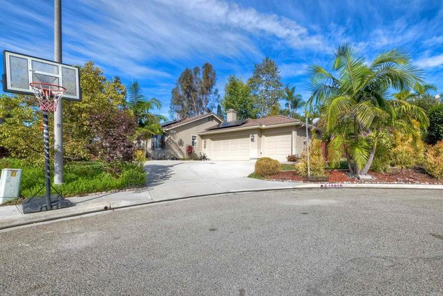 1061 Via Carina, Vista, CA 92081