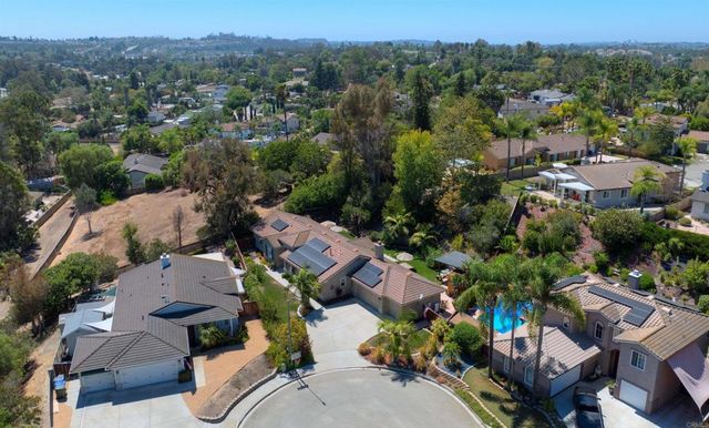 1061 Via Carina, Vista, CA 92081