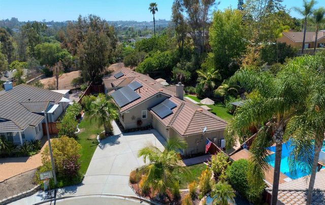 1061 Via Carina, Vista, CA 92081