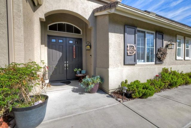 1061 Via Carina, Vista, CA 92081