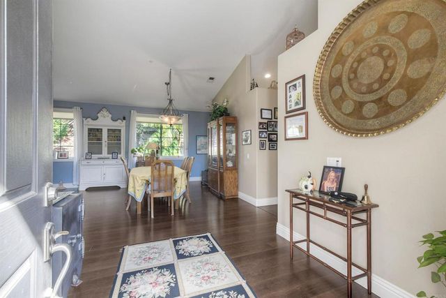 1061 Via Carina, Vista, CA 92081