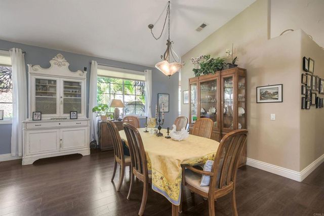 1061 Via Carina, Vista, CA 92081