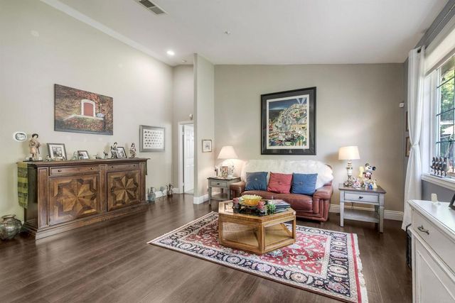 1061 Via Carina, Vista, CA 92081