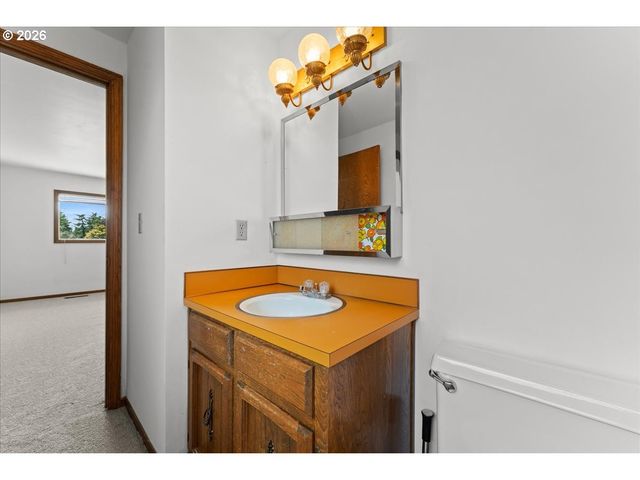 270 Ne 20TH Pl, Hillsboro, OR 97124