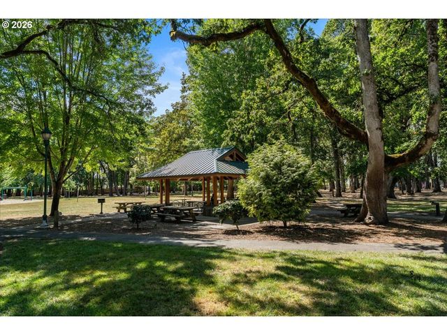 270 Ne 20TH Pl, Hillsboro, OR 97124