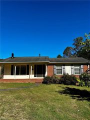 2 Worthdale Court, Winston-salem, NC 27103