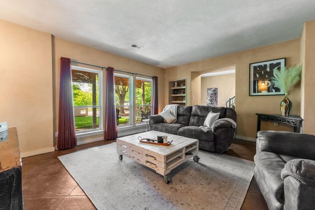 336 Los Ranchos Road NW, Los Ranchos, NM 87107