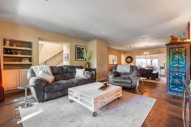 336 Los Ranchos Road NW, Los Ranchos, NM 87107