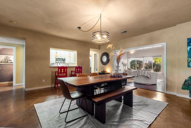 336 Los Ranchos Road NW, Los Ranchos, NM 87107