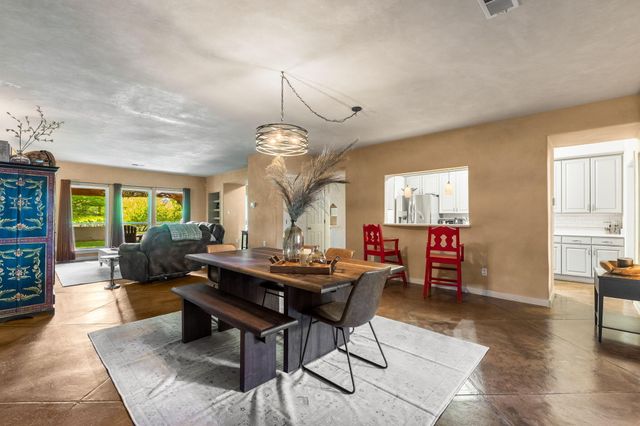 336 Los Ranchos Road NW, Los Ranchos, NM 87107