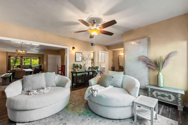 336 Los Ranchos Road NW, Los Ranchos, NM 87107