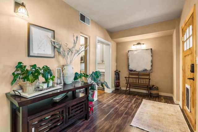336 Los Ranchos Road NW, Los Ranchos, NM 87107