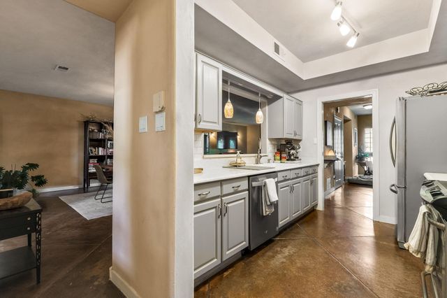 336 Los Ranchos Road NW, Los Ranchos, NM 87107