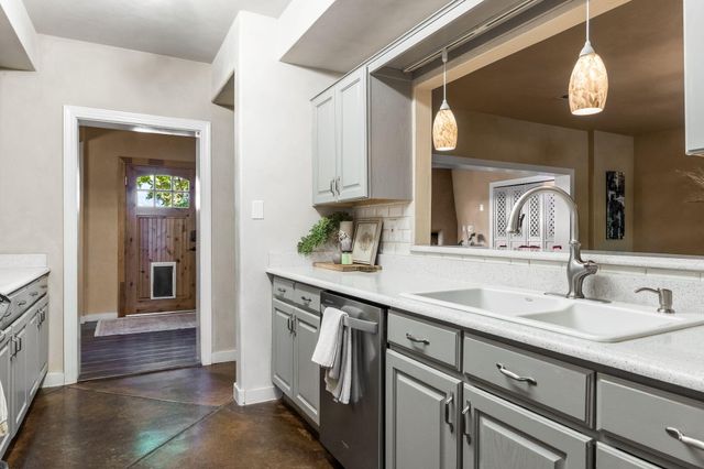 336 Los Ranchos Road NW, Los Ranchos, NM 87107
