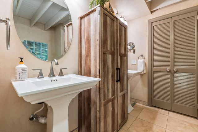 336 Los Ranchos Road NW, Los Ranchos, NM 87107