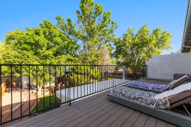 336 Los Ranchos Road NW, Los Ranchos, NM 87107