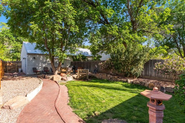 336 Los Ranchos Road NW, Los Ranchos, NM 87107