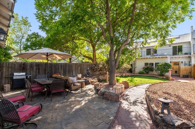 336 Los Ranchos Road NW, Los Ranchos, NM 87107
