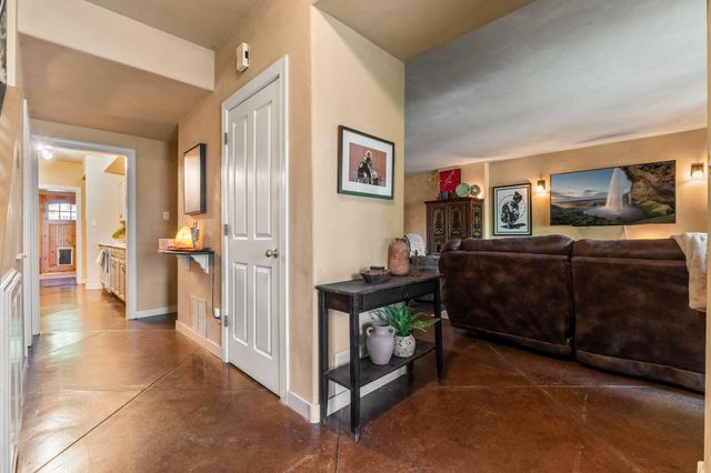 336 Los Ranchos Road NW, Los Ranchos, NM 87107