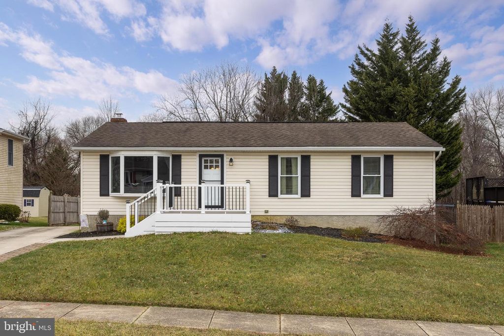 Image 1 of property listing at 12124 BUTTONWOOD LN, Middle River, MD 21220