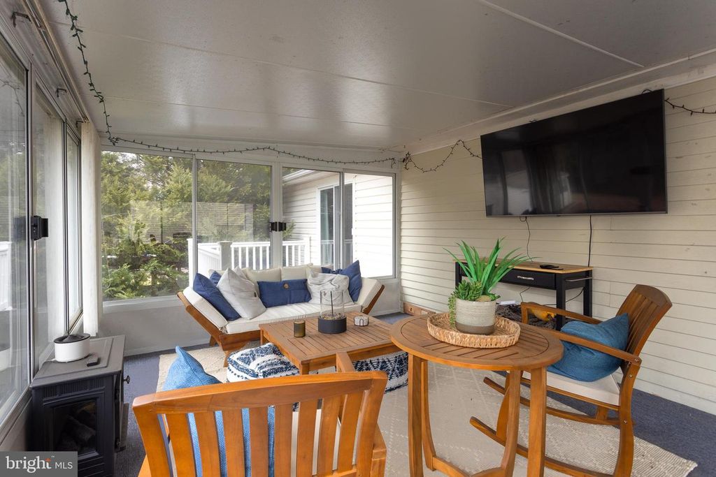 Image 12 of property listing at 12124 BUTTONWOOD LN, Middle River, MD 21220